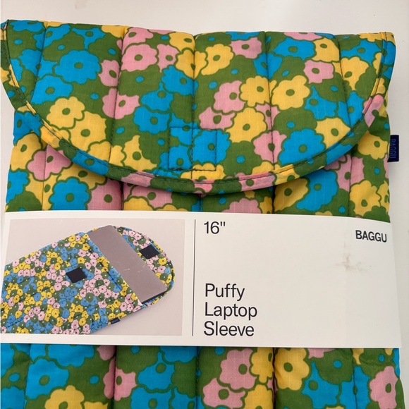 NWT BAGGU Puffy 16” Laptop Sleeve - Flowerbed - Picture 4 of 14